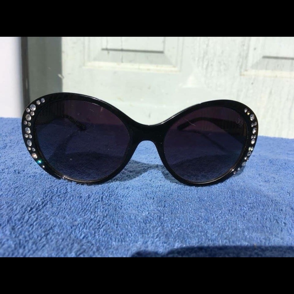Sun glasses - Picture 4 of 7